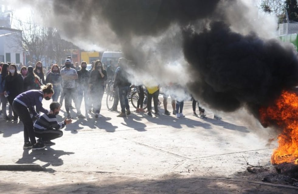 Femicidio de Ludmila en Moreno: hubo protestas e incidentes frente a la comisaría