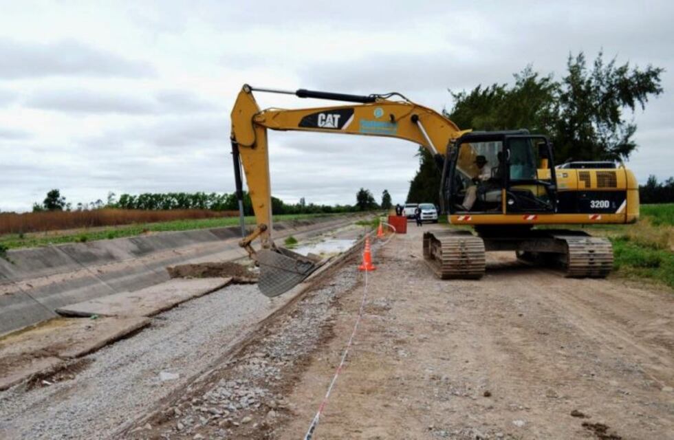 Reparan un canal para mejorar el sistema de riego entre El Carmen y Perico