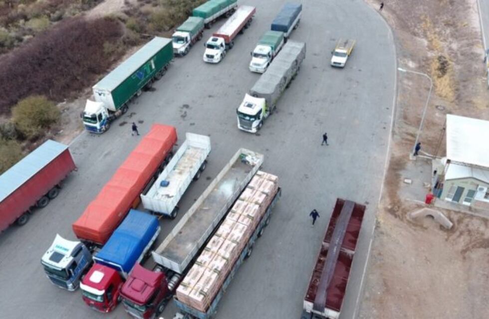 Más de 400 camioneros bloquearon un ingreso a San Juan por las demoras con los hisopados