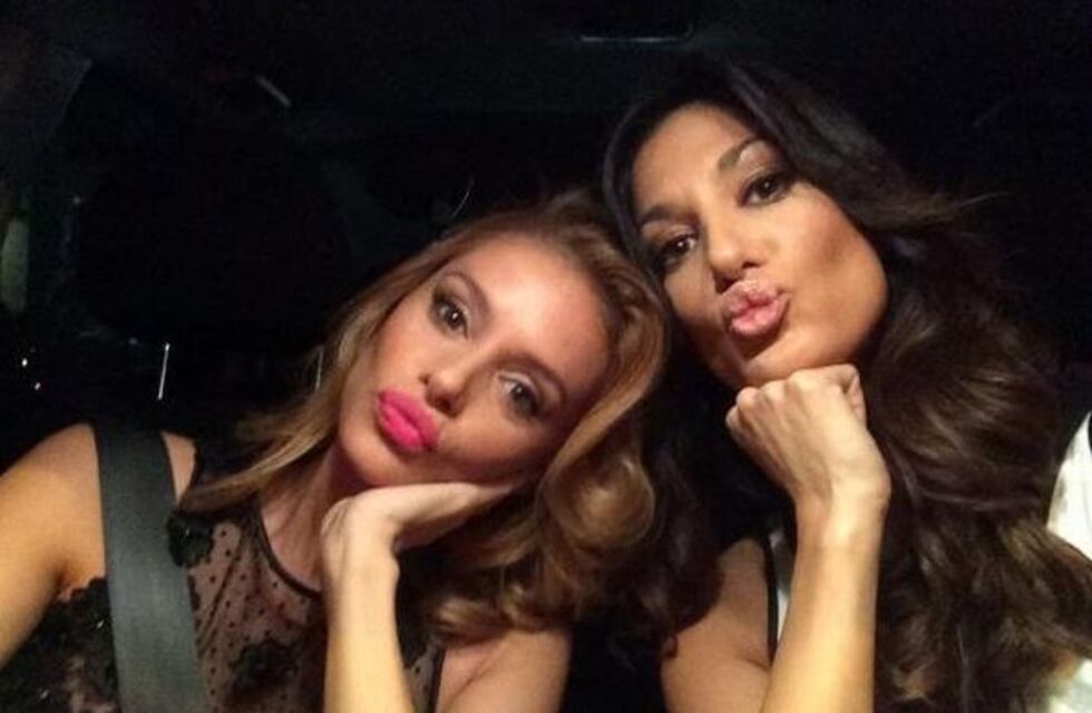 Las hemanas Escudero se tiraron a la pileta en una producción infartante