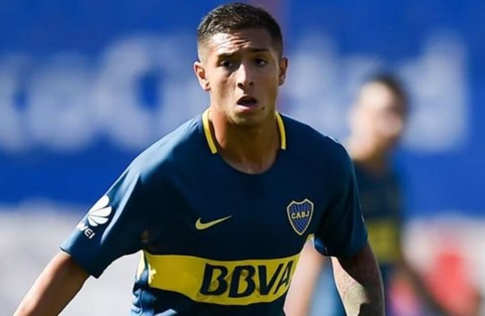 Almendra, volante de Boca, afuera del banco por la detención de su novia