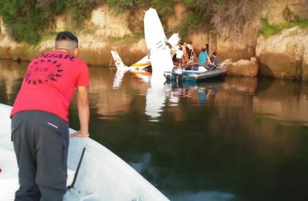 Piloto contó cómo se salvó, tras caer la avioneta que manejaba sobre Villa Rumipal