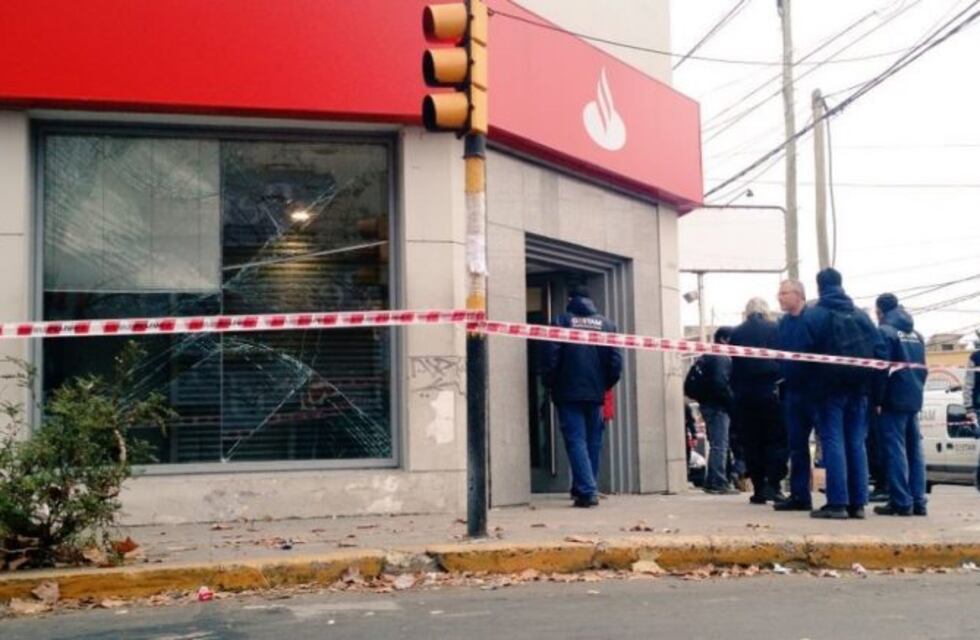 Berazategui: reventaron un cajero automático y se robaron 100 mil pesos