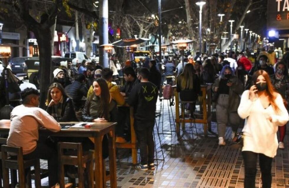Bares y restaurante inician campaña para cerrar a la una