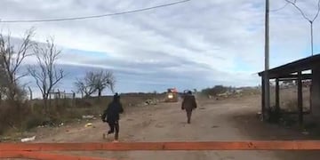 Decenas de personas visitan el vertedero a diario para cirujear\u002E (Ver TV)