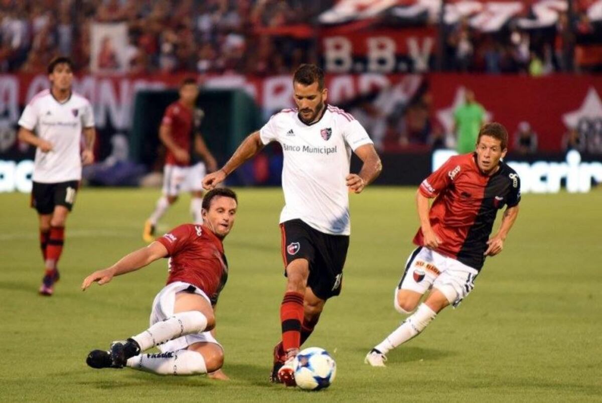 La Lepra y el Sabalero empataron sin goles en Rosario durante el primer cotejo.