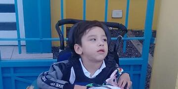 Ciro tiene cuatro años y padece parálisis cerebral\u002E Su abuela lanzó una rifa para ayudarlo a comprar los medicamentos\u002E