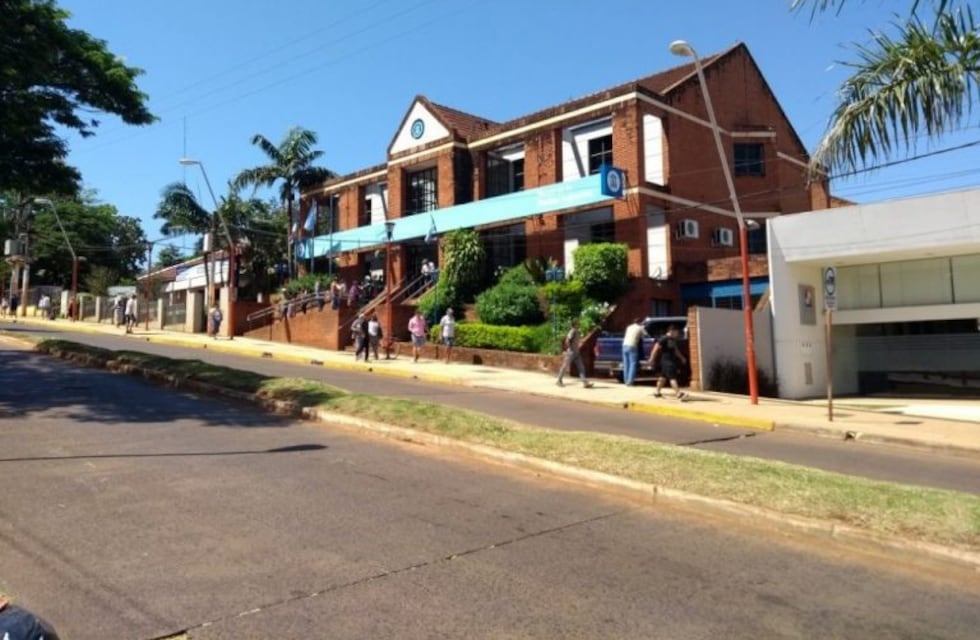 Puerto Esperanza e Iguazú: vacunarán a los adultos mayores frente a los bancos