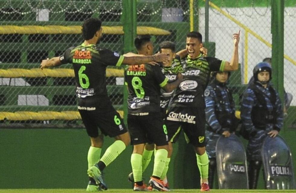 Triunfo de Defensa y Justicia con Domingo Blanco