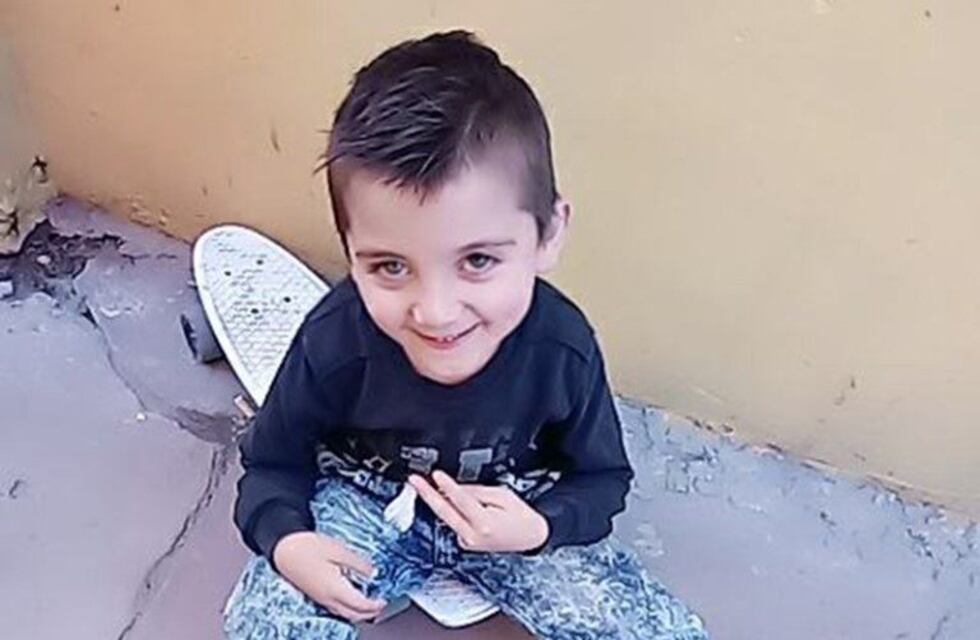 No camina, usa una patineta para moverse por su casa y su historia se tradujo en aluvión solidiario