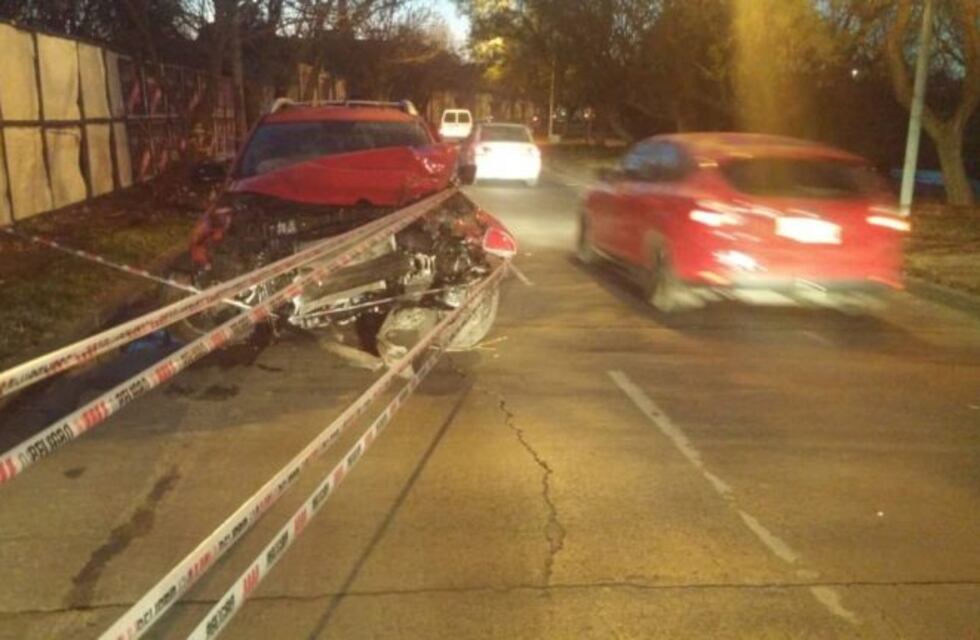 Se salvó de milagro tras un espectacular choque en la Costanera