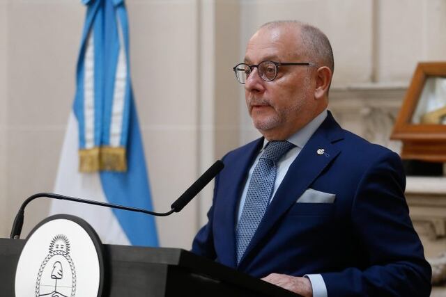El canciller de Argentina, Jorge Faurie, solicita a Cruz Roja por los soldados de Darwin EFE/ Juan Ignacio Roncoroni