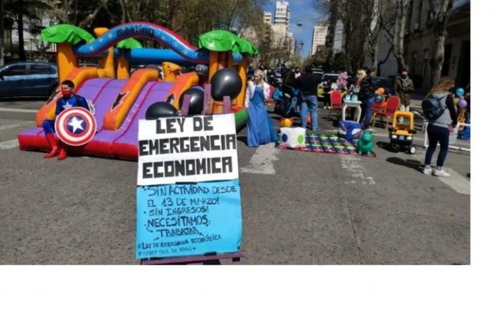 Trabajadores de salones infantiles cortaron Luro: exigen volver a la actividad