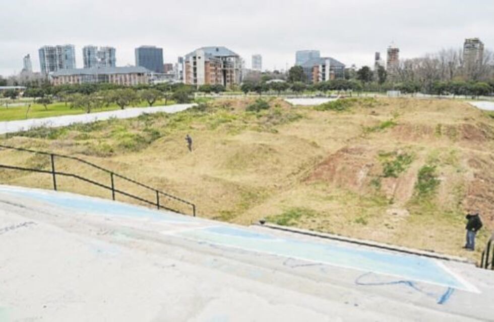 Construyen una pista de bicicross en un sector del paseo ribereño