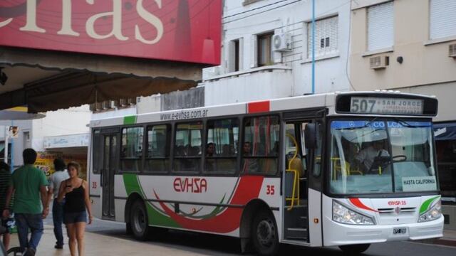 Disconformidad de los usuarios de los colectivos Vercelli por incumplimiento de horarios.