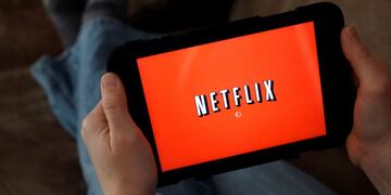 Por usar Netflix y otras plataformas digitales habrá que pagar IVA\u002E (AP Photo/Elise Amendola, File)