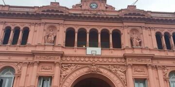 La Casa Rosada amaneció decorada con un aro de básquet en homenaje a la Selección Argentina (Foto: Twitter)