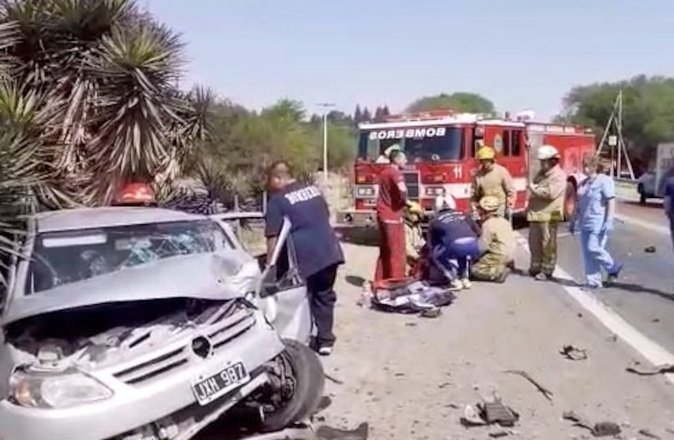 Terrible choque frontal en Cosquín
