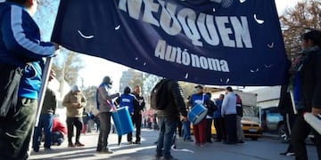 Manifestación y paro en Neuquén de trabajadores terciarizados de la salud