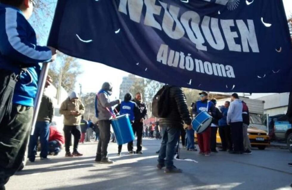 Manifestación y paro en Neuquén de trabajadores terciarizados de la salud