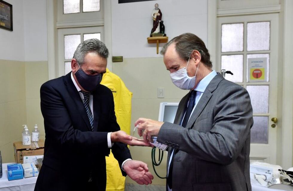 El ministro Agustín Rossi visitó el Hospital Militar de Paraná