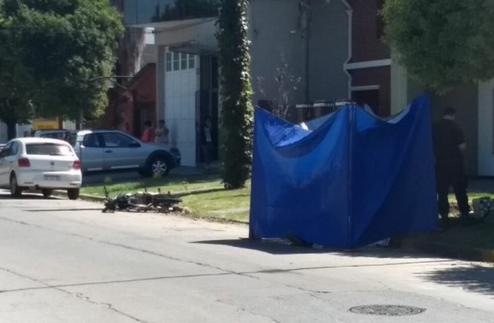 Murió un motociclista tras chocar de frente contra un auto