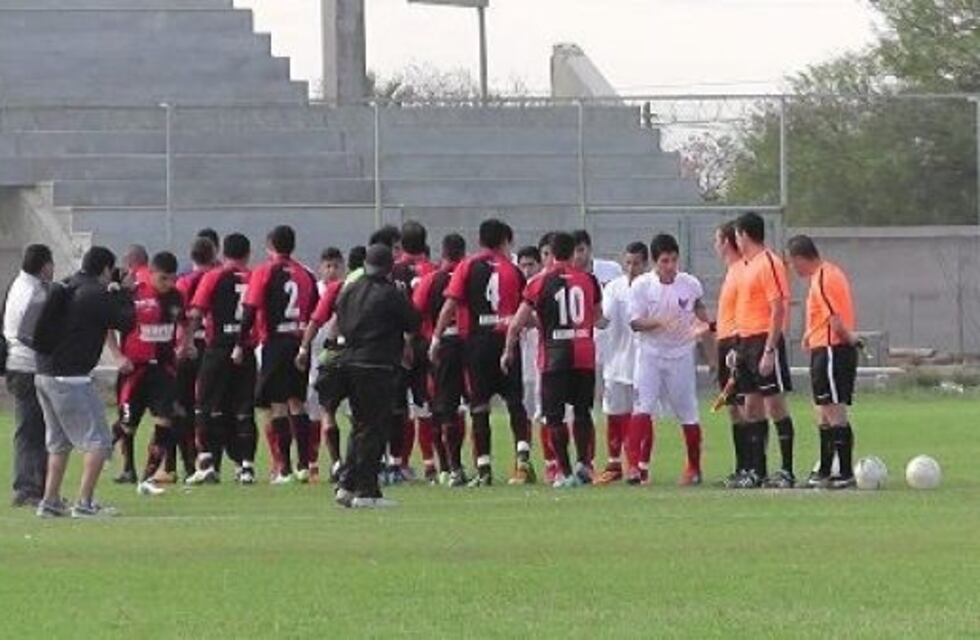 La próxima fecha en el fútbol riojano comenzaría el viernes