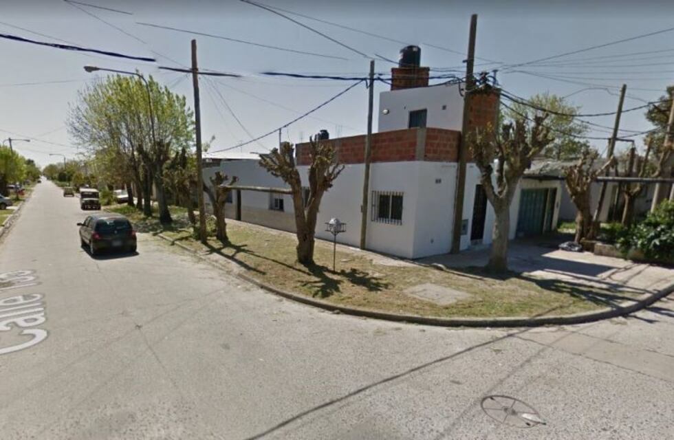 Video: le quiso robar a dos chicas de La Plata y ellas lo atacaron a piedrazos