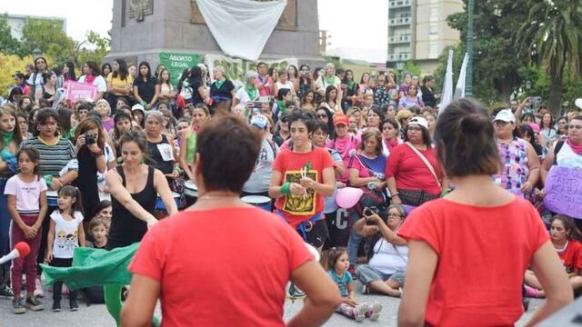 Marcha de mujeres en Santa Rosa (Vía Santa Rosa)