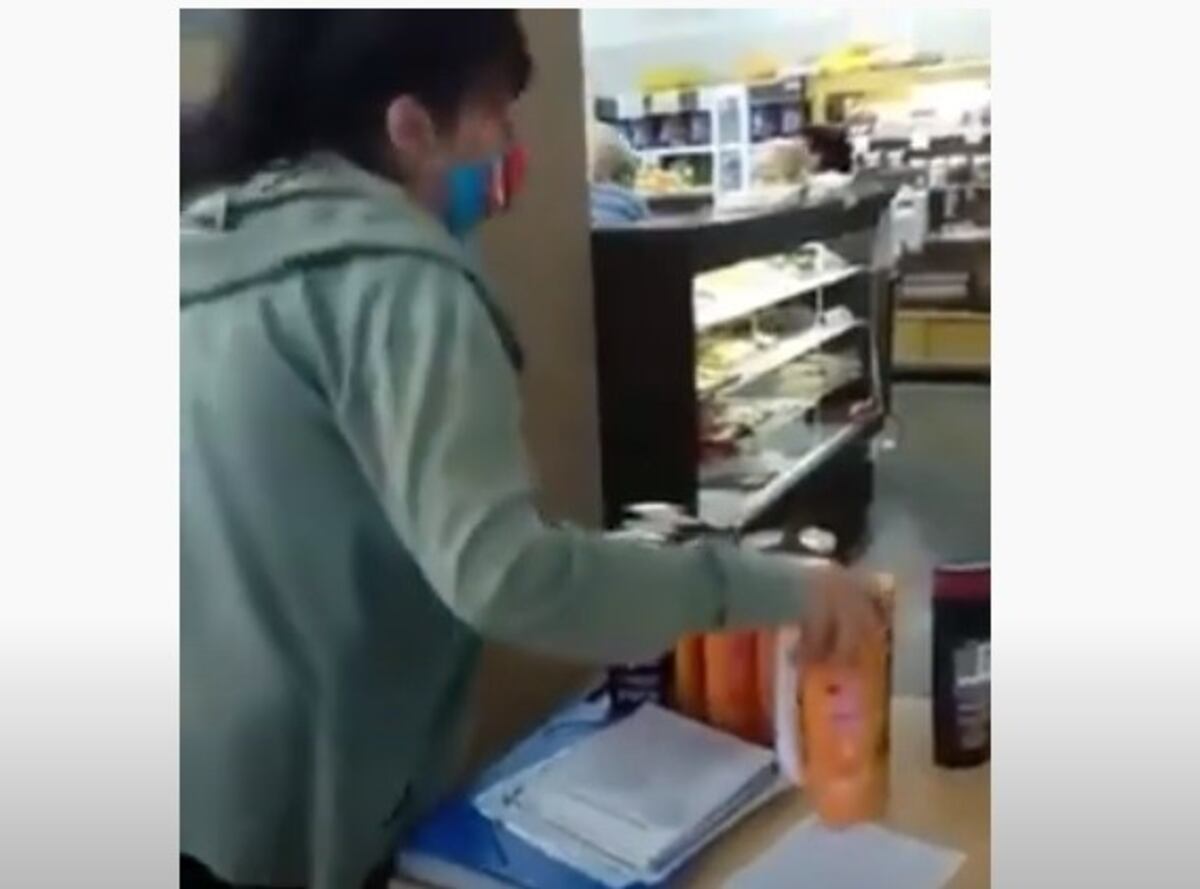 Atrapan a una mechera robando y acusa a empleados de \