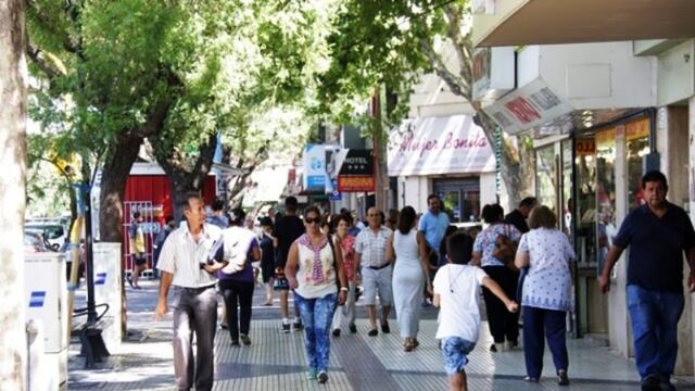 Duras criticas por el feriado nacional decretado por el Gobierno Nacional. Archivo