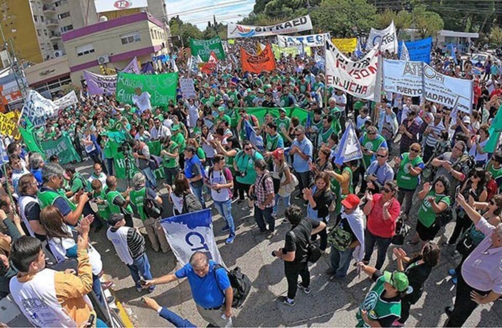 Provincia convocó a los gremios a una reunión el martes