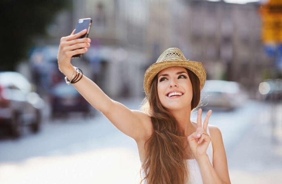 La selfie, ¿causal de ruptura?: la autofoto pone en jaque al amor
