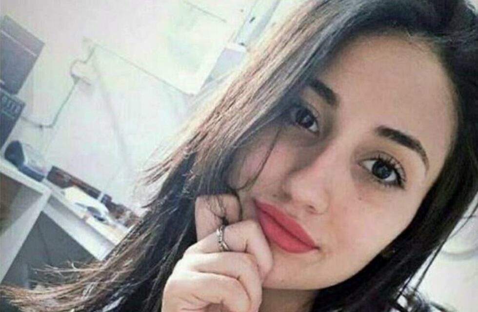 Una joven murió tras impactar su cabeza contra un colectivo por un accidente