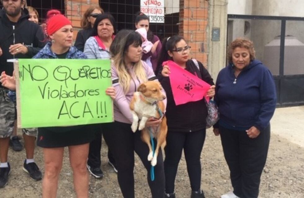 Vecinos y defensores de animales se unieron y repudian a vecino violador