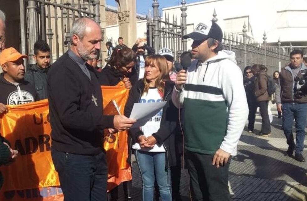 Marcha y entrega de petitorio al Obispo Dante Braida