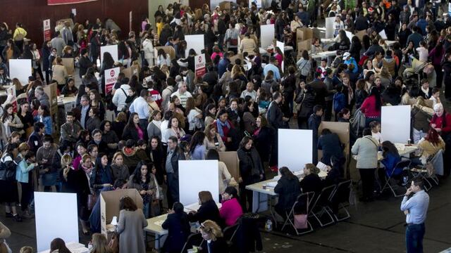 GRA097. BARCELONA, 19/02/2017.- Casi 12,8 millones de ecuatorianos eligen hoy en las urnas al presidente que sucederu00e1 a Rafael Correa tras diez au00f1os en el poder, asu00ed como a los 137 legisladores de la Asamblea Nacional y a cinco integrantes del Parlamento