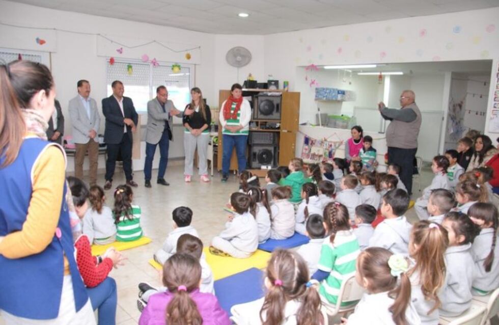 Educación vial: Agentes de tránsito visitaron el jardín de infantes Rafael Núñez