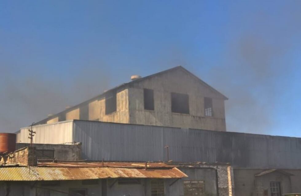 Los bomberos volvieron por sexta vez al galpón de Monticas por un incendio
