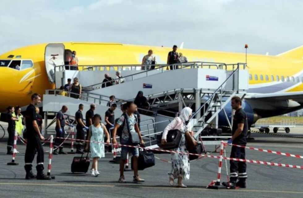 Levantaron la cuarentena del avión en Francia