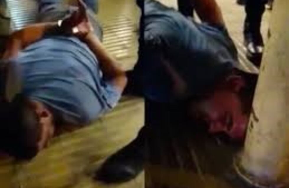 Videos: robó, lo atraparon y terminó linchado en pleno centro