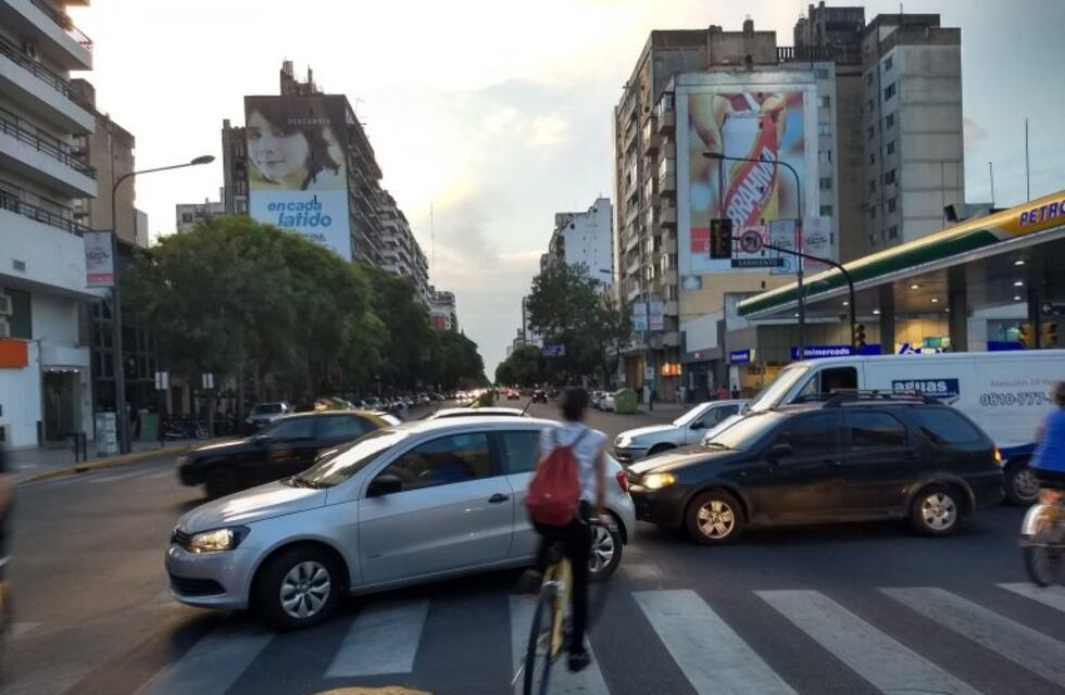 Cortes de luz por doquier originaron peligroso caos de tránsito