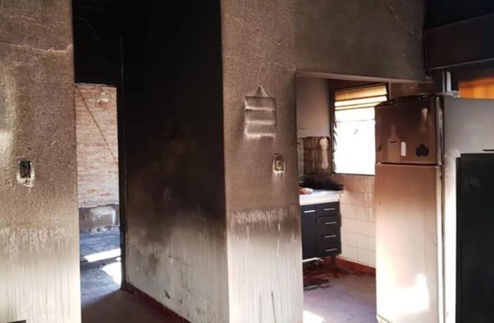 Le incendió la casa a su ex y luego se robó el perro y la Play de su hijo