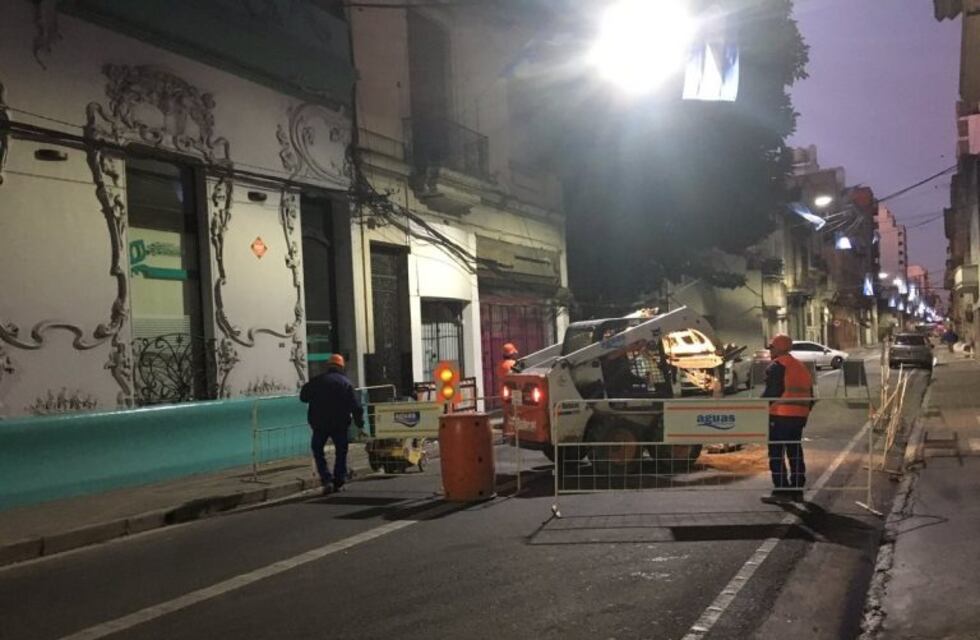 Se hundió el pavimento sobre Laprida y cerraron el tránsito en la esquina de la peatonal