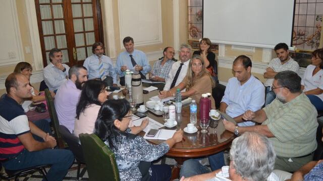 Reuniu00f3n de la comisiu00f3n negociadora para la paritaria de salud en Santa Fe en 2016.
