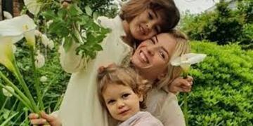 La China Suárez compartió un tierno recuerdo de sus hijas en el set de ATAV