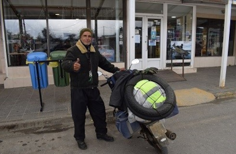 Viajó de Rosario a Ushuaia en su moto de 110cc