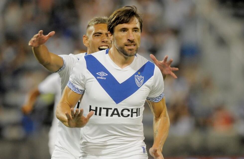 Arde Vélez: el vicepresidente dijo que desafectaron a Pavone al enterarse que había acordado con Estudiantes