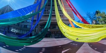 El Palacio Municipal, con los colores de la diversidad de género\u002E