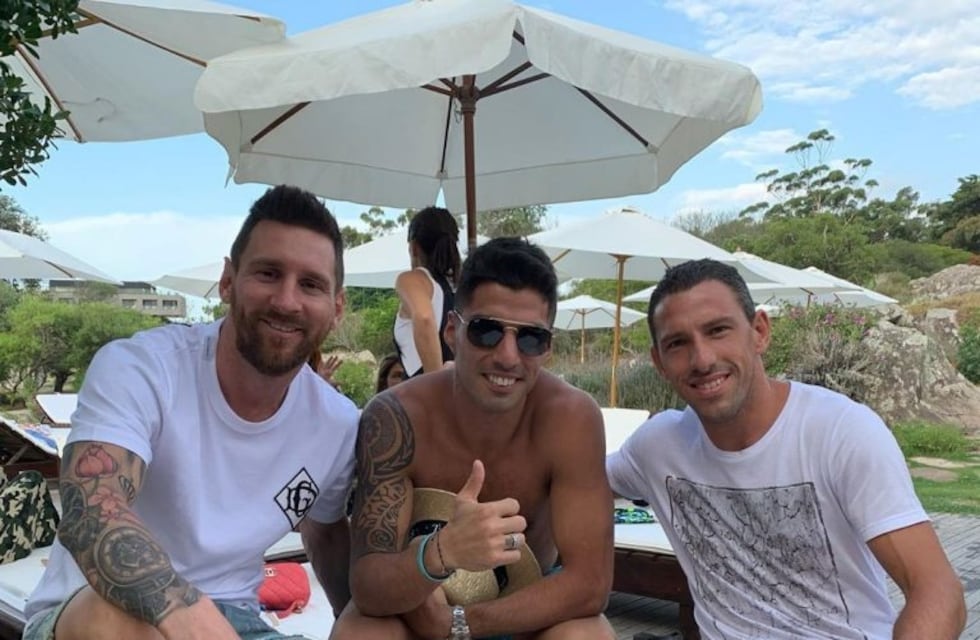 Maxi Rodríguez posó con Messi, Neymar, Suárez y tuvo un divertido cruce con Pablo Granados